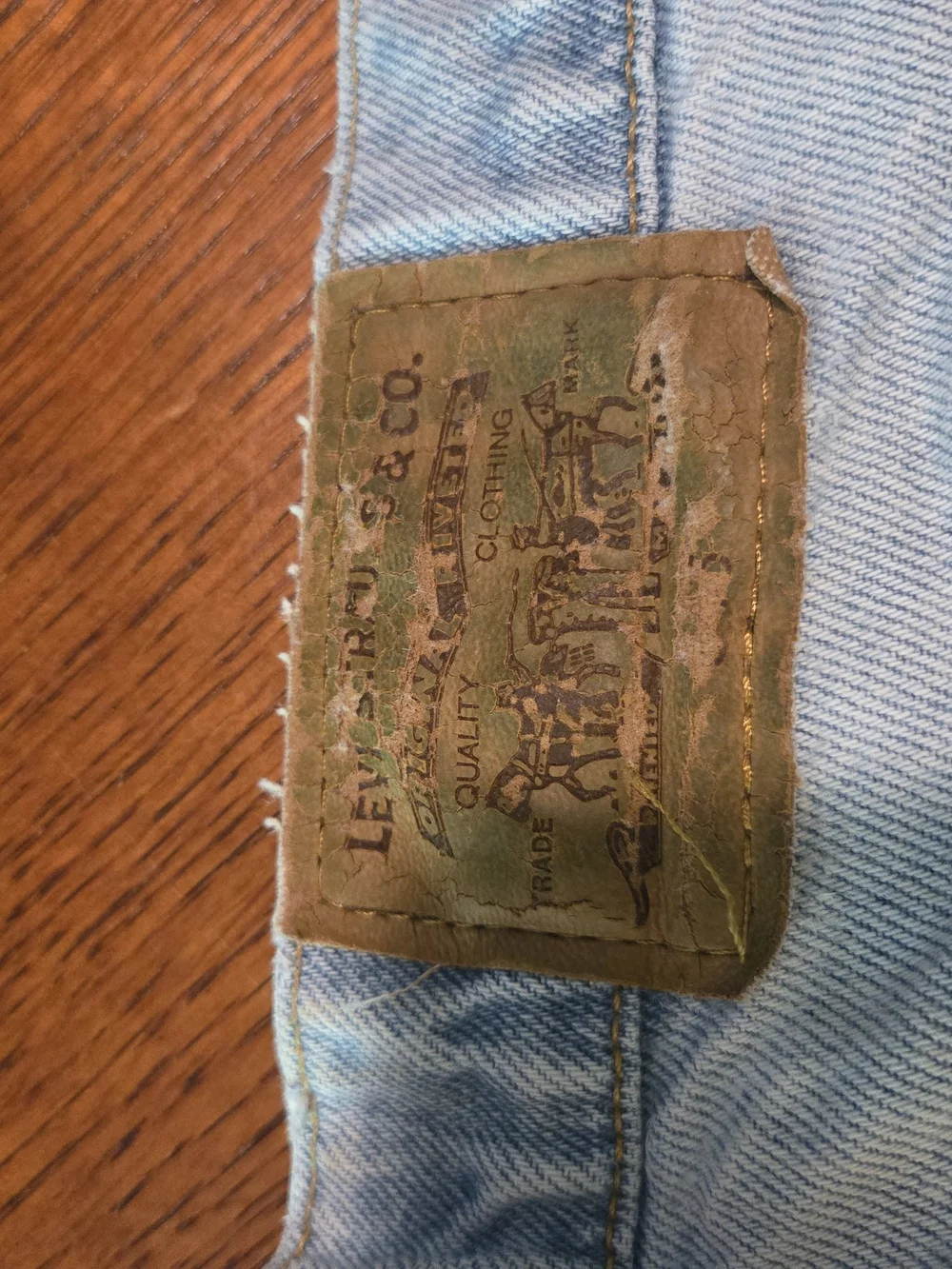 Levi's Signature Loose Fit Light Wash Jeans